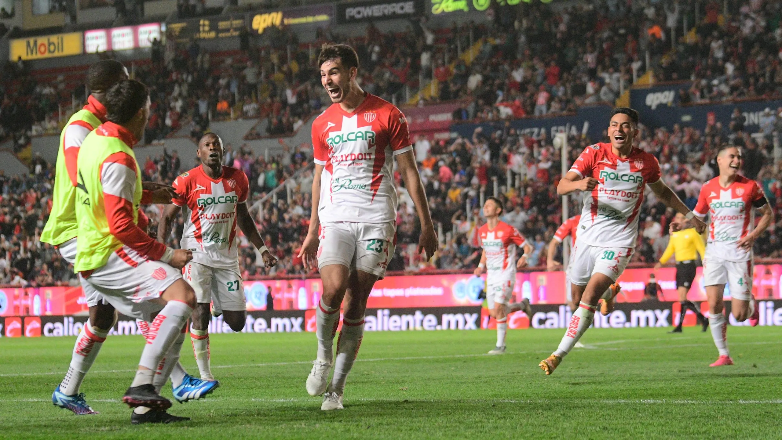 Alan Montes, en festejo de gol con Necaxa. (imago 7)