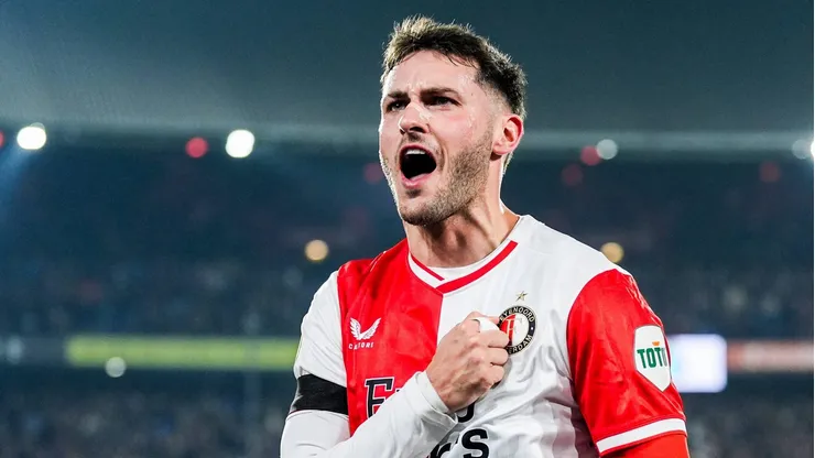¿Santi Giménez se va de Feyenoord en el mercado de verano?