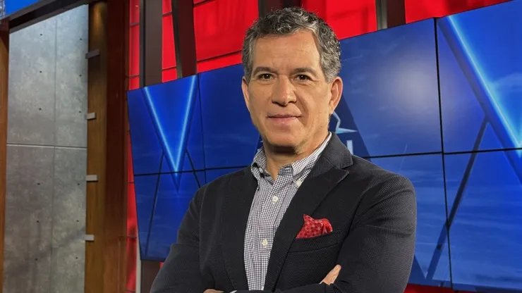 El reconocido periodista no tuvo compasión con uno de los jugadores que está llamado a controlar el juego de los cementeros.