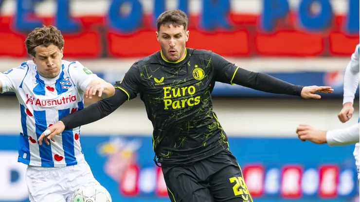 El canterano de Cruz Azul salió sustituido en la segunda mitad después de un partido flojo con los de Rotterdam.