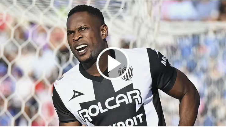 Diber Cambindo, ahora delantero del Necaxa.