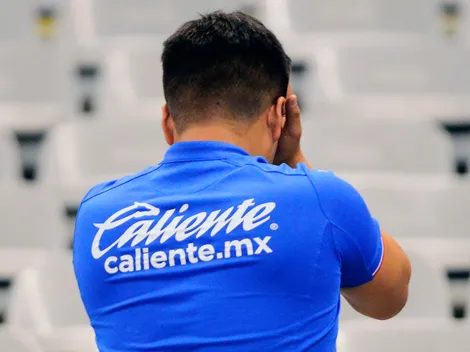 Aficionado de Cruz Azul apoya al América en el Clásico Nacional