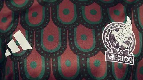 Así posó Santiago Giménez con la nueva playera del Tri