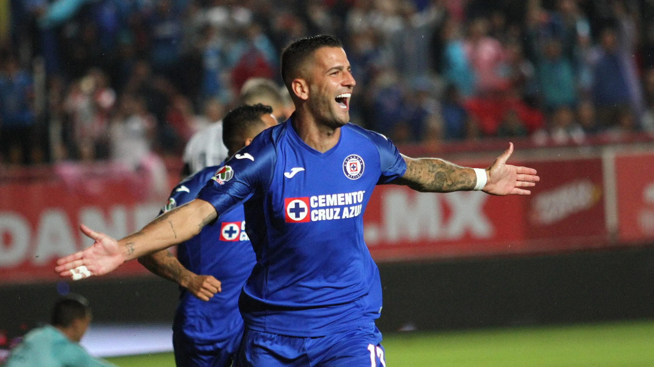 Edgar Méndez, en festejo de gol con Cruz Azul. (JAM Media)