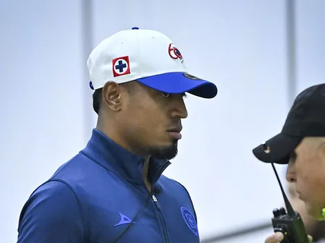 La afición de Cruz Azul pide que le den una lección a Willer Ditta