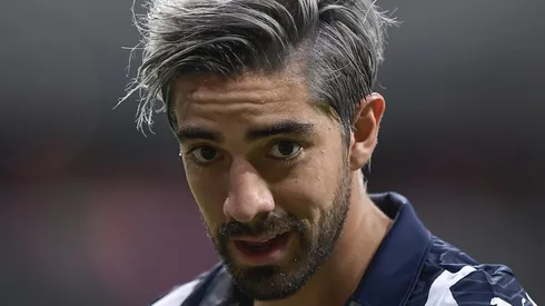 El mediocampista mexicano está por la labor de salir del conjunto griego después de que no entre en los planes de Matías Almeyda.