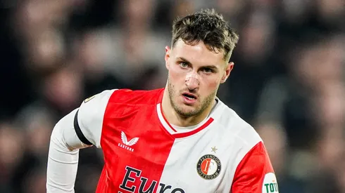 El canterano de Cruz Azul anotó este fin de semana con el Feyenoord y se acera a la punta de la tabla de goleo. Sin embargo, Rafael van der Vaart es de otra opinión.