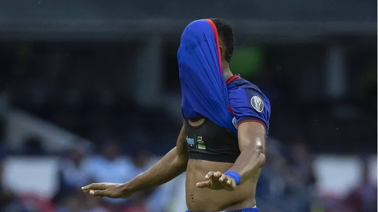 El defensor colombiano vio la tarjeta roja contra el Santos Laguna y volverá a estar suspendido por un encuentro.