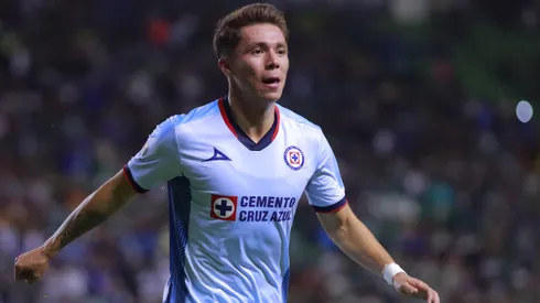 LEON, MEXICO - FEBRERO 21: Rodrigo Huescas del Cruz Azul en festejo despues de anotar el segundo gol de su equipo durante el partido de la jornada 9 del Torneo Clausura 2024 de la Liga BBVA MX en el Estadio Nou Camp el 21 de Febrero de 2024 en Leon, Mexico. (Foto: Luis Cano/JAM MEDIA)