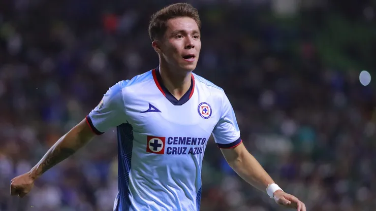 LEON, MEXICO - FEBRERO 21: Rodrigo Huescas del Cruz Azul en festejo despues de anotar el segundo gol de su equipo durante el partido de la jornada 9 del Torneo Clausura 2024 de la Liga BBVA MX en el Estadio Nou Camp el 21 de Febrero de 2024 en Leon, Mexico. (Foto: Luis Cano/JAM MEDIA)