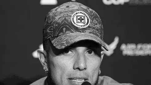 El defensor mexicano pasa por el momento más complicado de toda su carrera. Alexis Peña cuesta más a estas alturas.