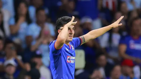 El mediocampista argentino debutó como goleador pero no se libró de una crítica por parte de su coterráneo.