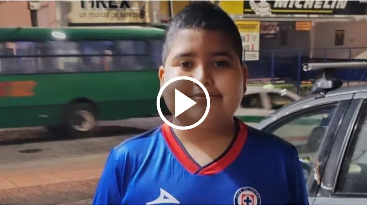 José Armando siguió de cerca la goleada de Cruz Azul.