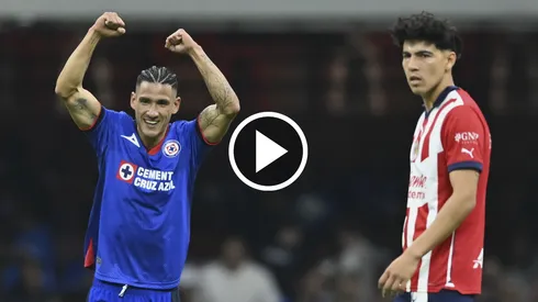 Antuna celebra uno de sus tantos ante Chivas.