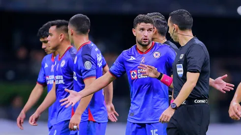 Cruz Azul ha sufrido con el arbitraje en el Clausura 2024.