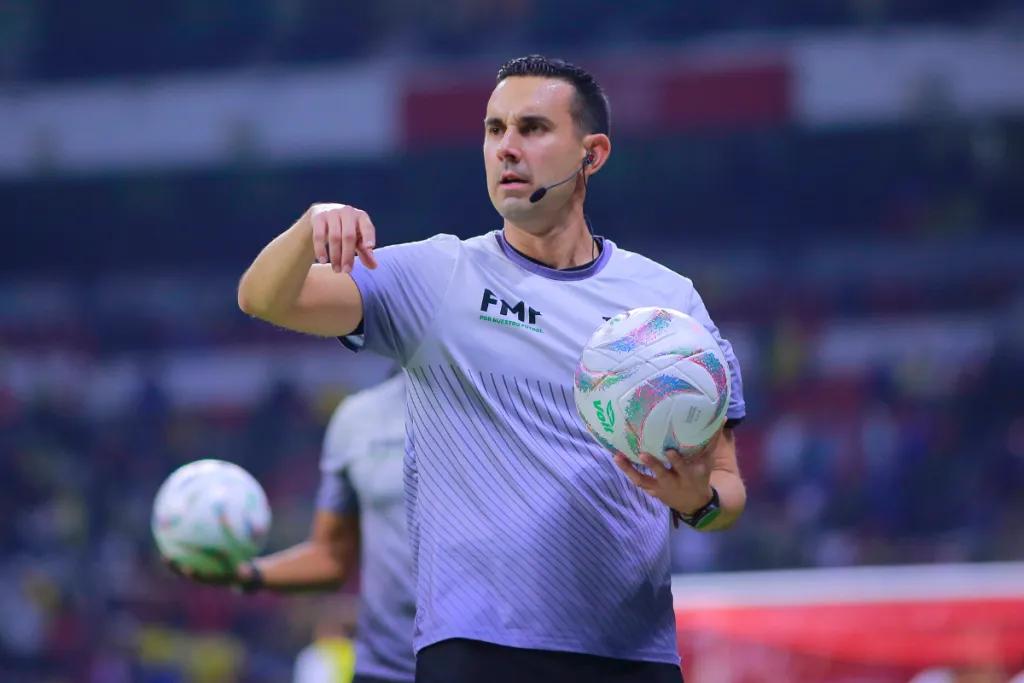 César Arturo Ramos, árbitro de la Liga MX. (Foto: Jam Media)