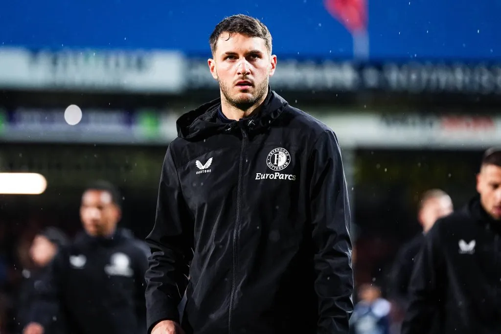 La montaña de dinero que recibió Milan para fichar a Santi Giménez (Imago)