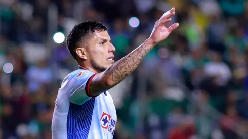 Carlos Salcedo, jugador de Cruz Azul.