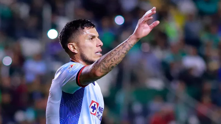 Carlos Salcedo, jugador de Cruz Azul.