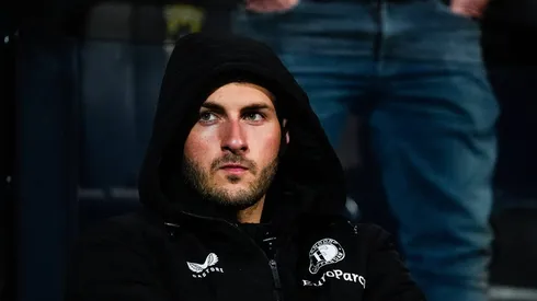 El internacional mexicano en el banquillo del Feyenoord.