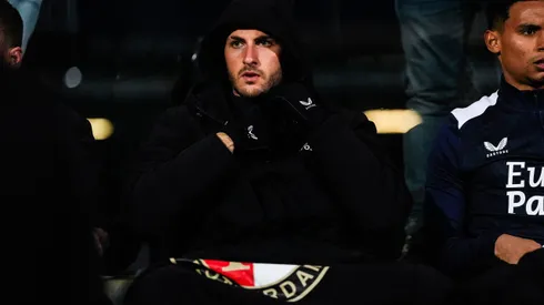 Santi Giménez se quedó en la banca.