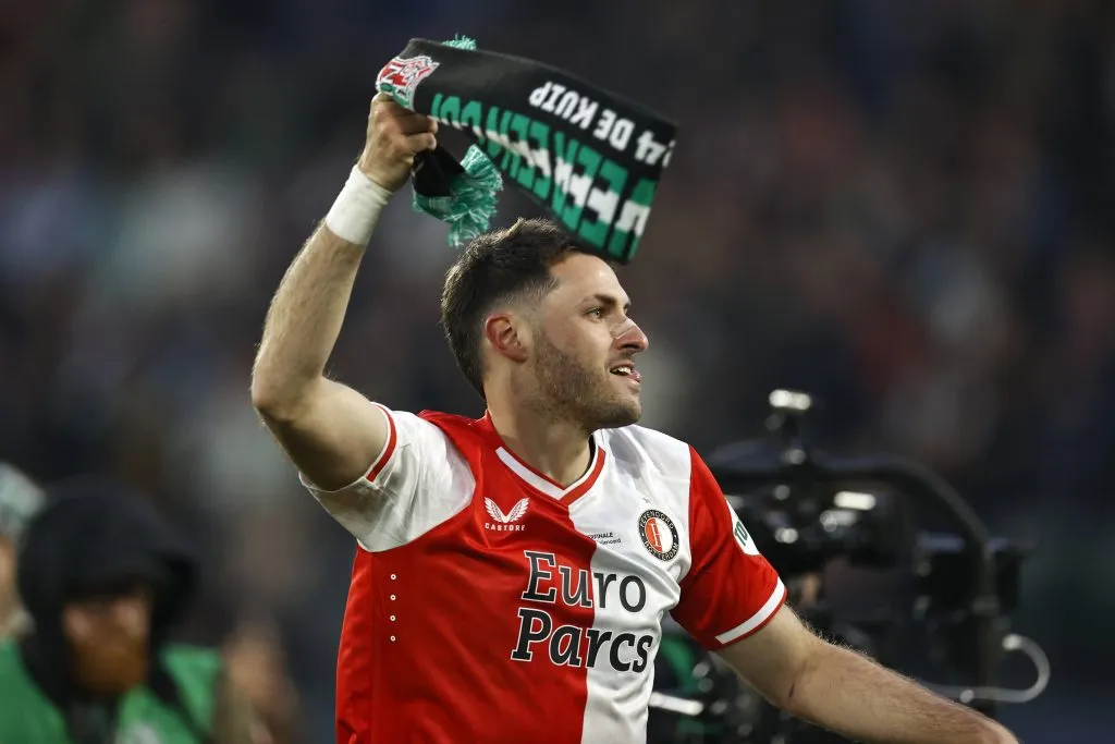 Santiago Giménez, delantero del Feyenoord.