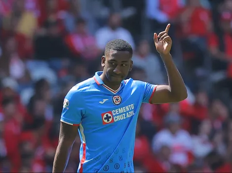 La afición de Cruz Azul se lamenta por el presente de Gonzalo Carneiro