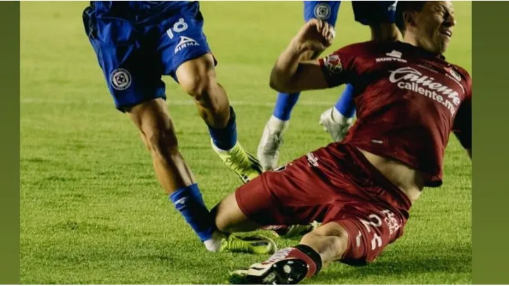 Era penal para Cruz Azul: la foto que demuestra la falta contra Huescas
