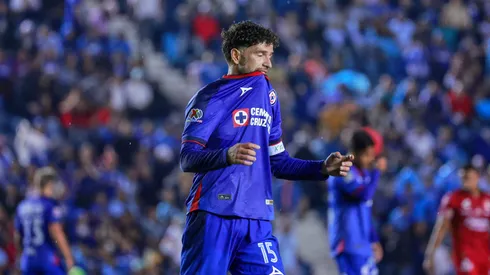 En el último minuto del partido se dio una jugada de posible penal para Cruz Azul que no fue revisada por el VAR. Significaba una posible victoria.