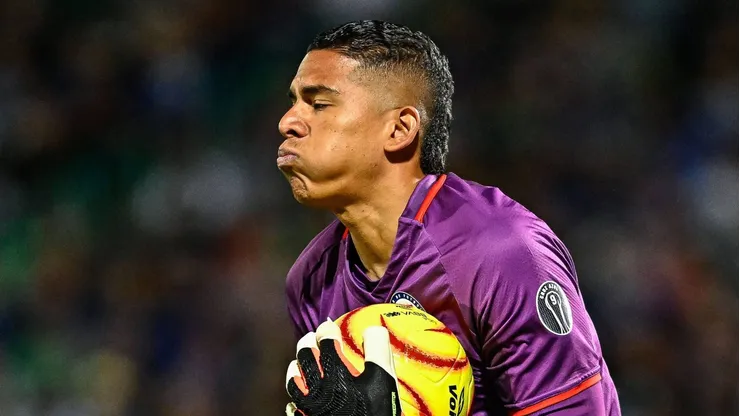 El guardavallas colombiano se estaría jugando su lugar en la Copa América USA 2024 al medirse a su principal contendiente por el puesto.
