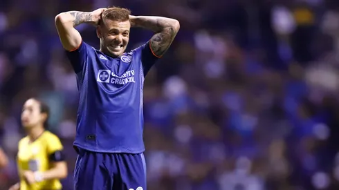 Polémica decisión arbitral, ahora a favor de Cruz Azul.