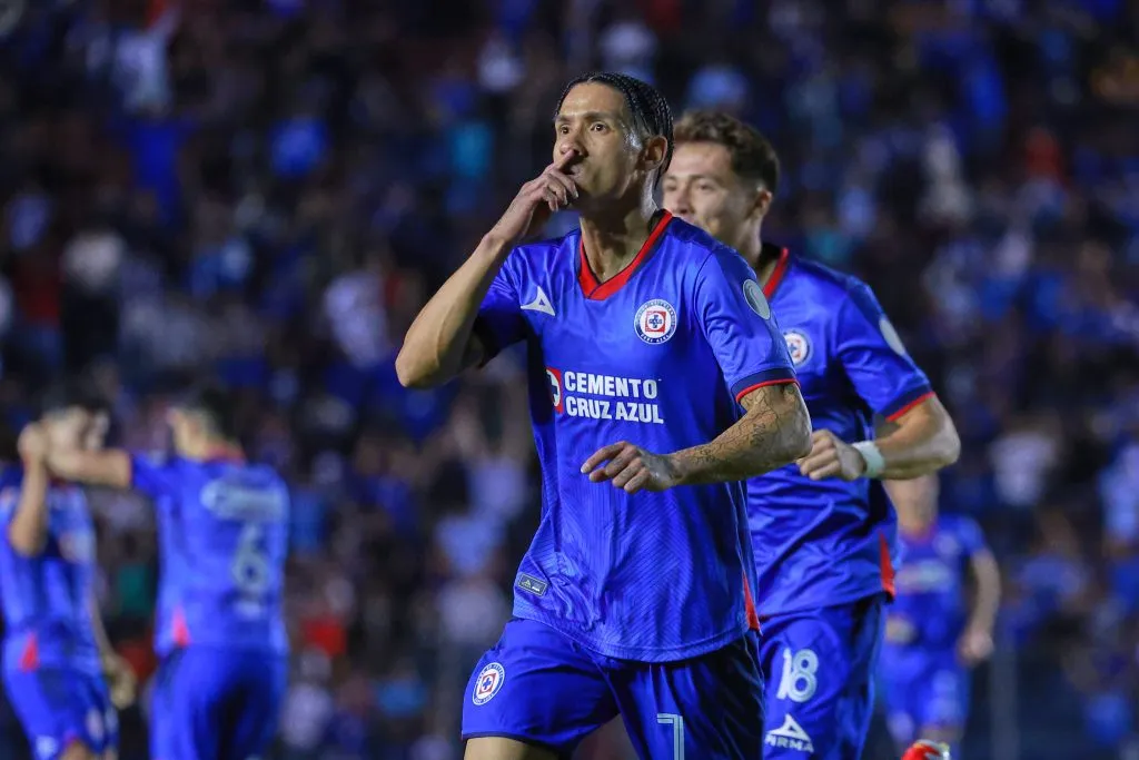 Martín Anselmi destacó el crecimiento de Uriel Antuna en Cruz Azul (Imago 7)