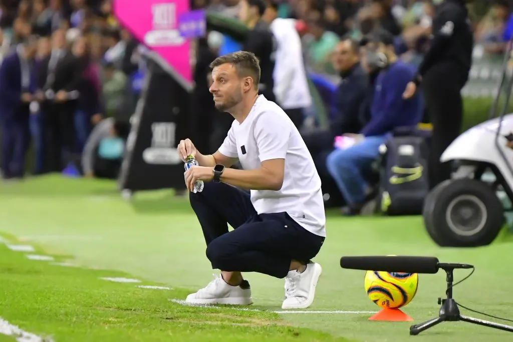 Martín Anselmi crucial en el crecimiento de Ike Carrera (Imago 7)