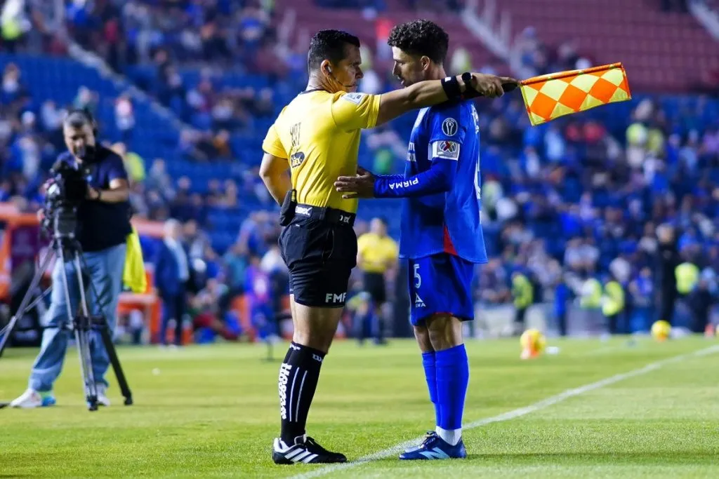 Nacho Rivero fue amonestado en el duelo contra Rayados. (Foto: Imago7)