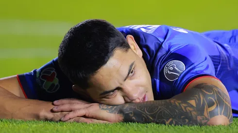 El delantero uruguayo sufrió una rotura de ligamentos que lo obligó a pasar por el quirófano. Su vuelta se estima para los meses finales del año.