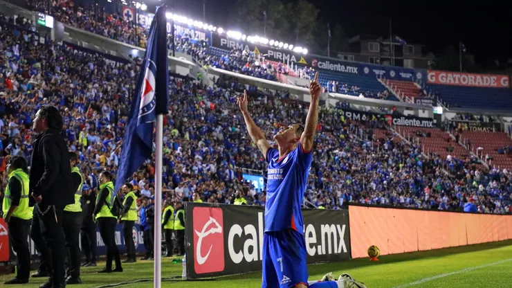 Los cementeros vuelven a meterse en la pelea por los primeros puestos de la tabla tras doblegar a Monterrey en el Estadio Ciudad de los Deportes.