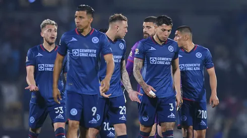 Los jugadores de Cruz Azul, rumo al vestidor en CU.