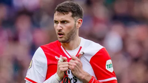 Santi Giménez y Feyenoord se alejan del título.