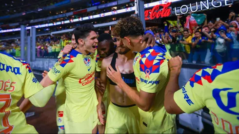 Igor Lichnovsky asistió a la boda de Santi Giménez antes de la Final.