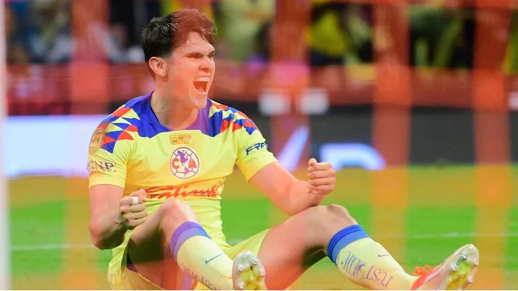 El defensor del Club América habría sido contactado supuestamente por Carlos Rotondi en el penal más polémico de los últimos tiempos.