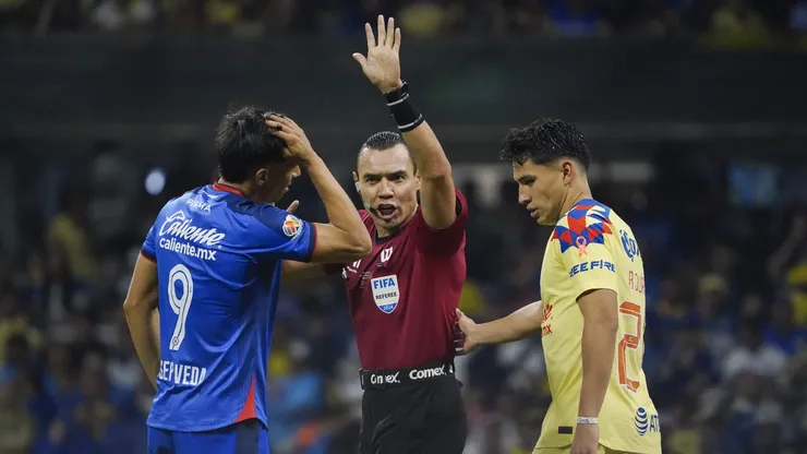Javier Alarcón indignado con el penal que le regalaron al América