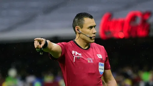 Marco Antonio Ortiz pitó un penal polémico que terminó inclinando la final en favor de los azulcrema. La afición cementera explotó.