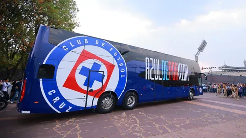 Agredieron al micro de Cruz Azul.