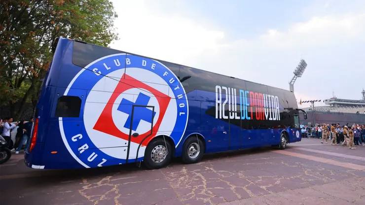 Agredieron al micro de Cruz Azul.
