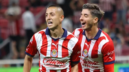 Carlos Salcedo fue el encargado de recibir al elemento chivahermano en las horas previas al duelo ante el Club América.