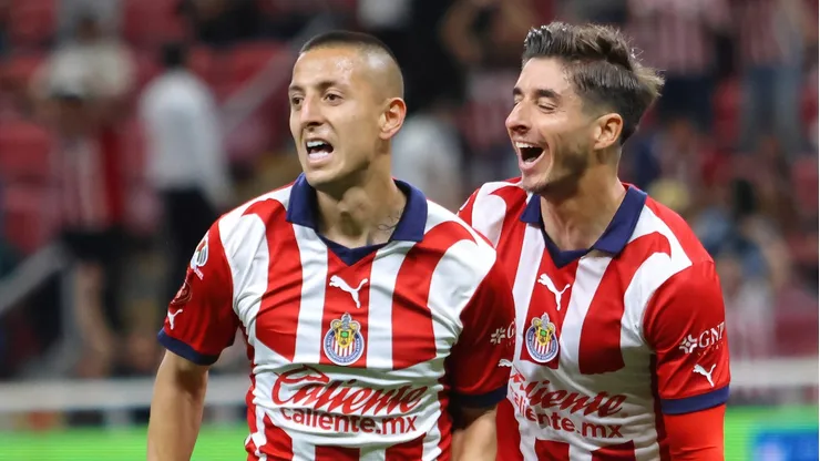 Carlos Salcedo fue el encargado de recibir al elemento chivahermano en las horas previas al duelo ante el Club América.