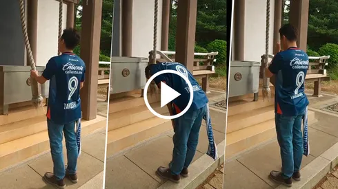 Takushi rezó en un santuario por Cruz Azul.