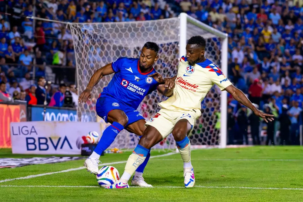 ¿Y Willer Ditta? Eligieron a Julián Quiñones como la figura de la ida (Imago 7)