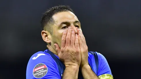 CIUDAD DE MEXICO, MEXICO - ABRIL 12: Pablo Aguilar del Cruz Azul en lamento durante el juego de vuelta de las semifinales de la Liga de Campeones de la CONCACAF 2022, en el Estadio Azteca el 12 de Abril de 2022 en la Ciudad de Mexico, Mexico. (Foto: Jaime Lopez/JAM MEDIA)