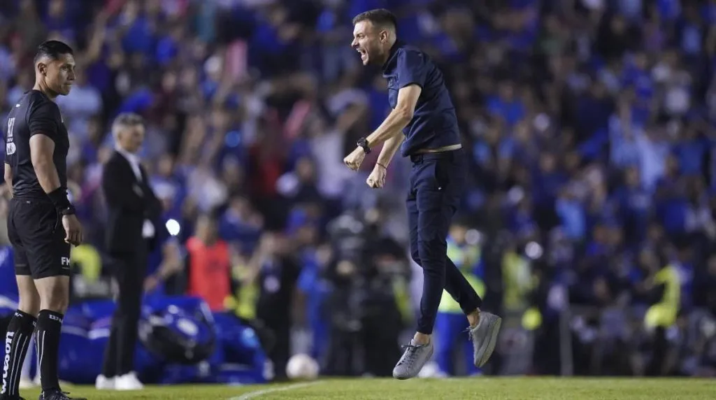 Martín Anselmi respondió si Cruz Azul será local en el Azteca (Imago 7)